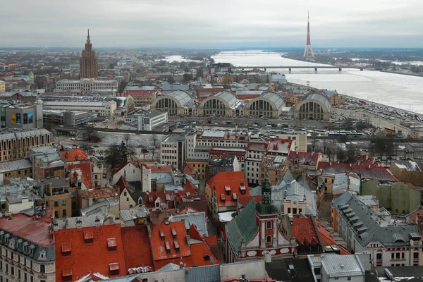 Miasta i rzeki, widok z góry. Riga, Łotwa — Zdjęcie stockowe