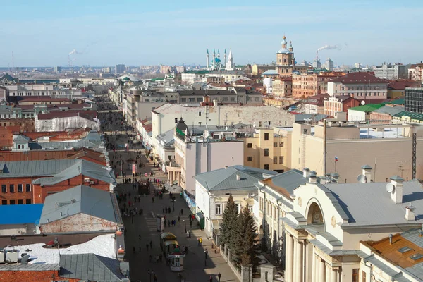 Bauman Street - voetgangersstraat in het historische centrum van Kazan, Rusland — Stockfoto
