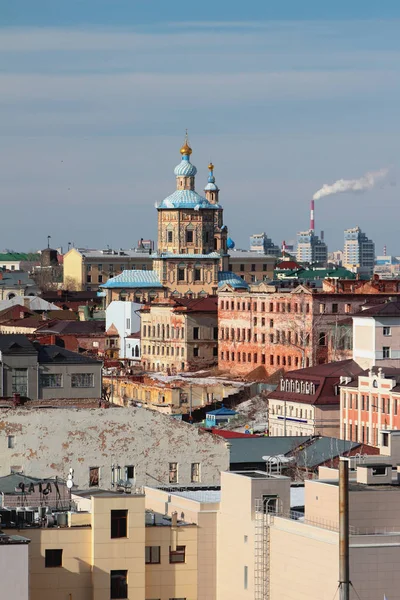 Старый город и храм. Kazan, Russia — стоковое фото