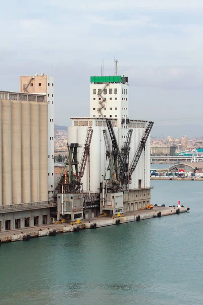 Hiss i seaport. Barcelona, Spanien — Stockfoto