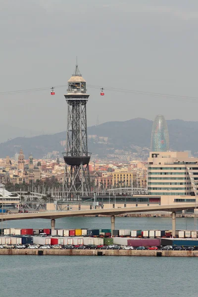 Port, Wieża ropeway i miasto. Barcelona, Hiszpania — Zdjęcie stockowe