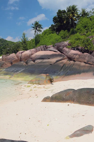 Insel vulkanischen Ursprungs. baie lazare, mahe, seychellen — Stockfoto