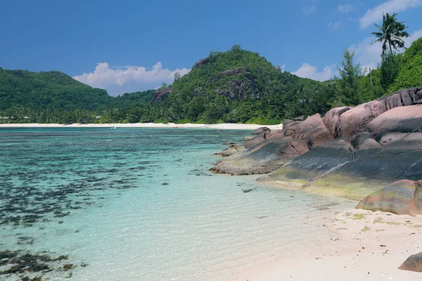 Bahía en isla tropical. Baie Lazare, Mahe, Seychelles — Foto de Stock