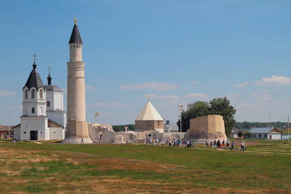Religiösa monument av olika århundraden. Bulgar, Ryssland — Stockfoto