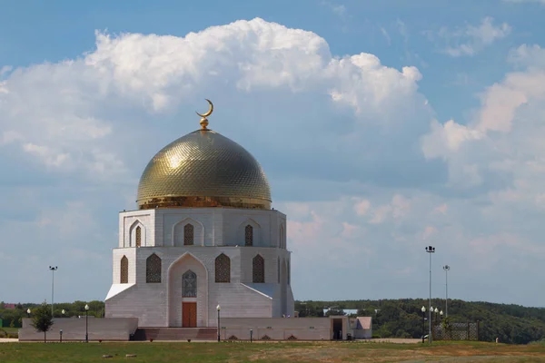 Construyendo "Señal Memorable en honor a la adopción del Islam". Bulgar, Rusia — Foto de Stock