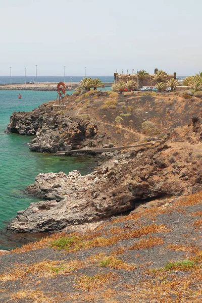 Côte rocheuse près de la forteresse de San José. Arrecife, Lanzarote, Espagne — Photo