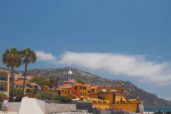 Staden och gamla fästningen. Funchal, Madeira, Portugal — Stockfoto