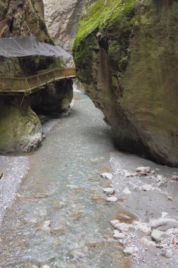 Nehir ve Trient gorge. VERNAYAZ, Martigny, İsviçre