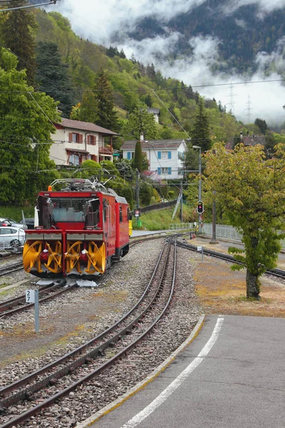 Engrenagem ferroviária e limpa-neves de trilhos ferroviários. Glion, Montreux, Suíça — Fotografia de Stock