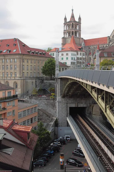 Ciudad y puente de dos pisos. Lausana, Suiza — Foto de Stock
