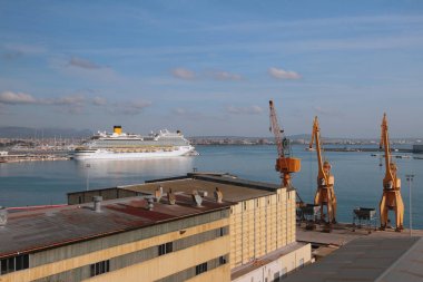 Liman ve cruise liner. Palma-de-Mayorka, İspanya
