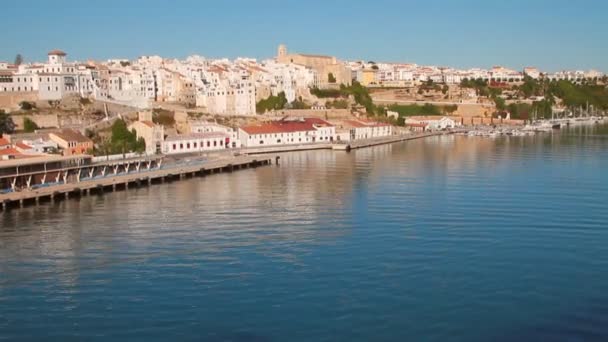 Golfo y ciudad. Mahón, Menorca, España — Vídeos de Stock