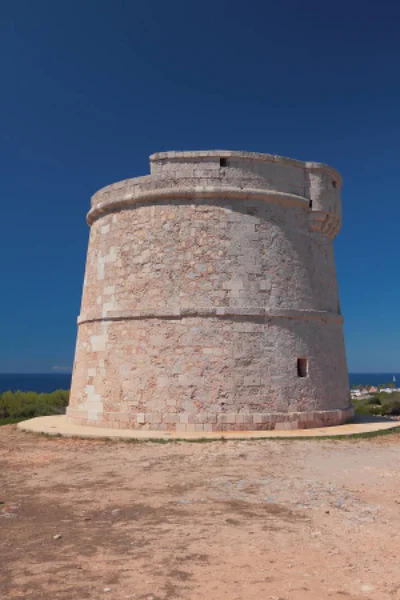 Gamla tornet ”Torre Son Ganxo”. Punta Prima, Menorca, Spanien — Stockfoto