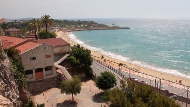 Cidade na costa mediterrânea. Tarragona, Espanha — Vídeo de Stock