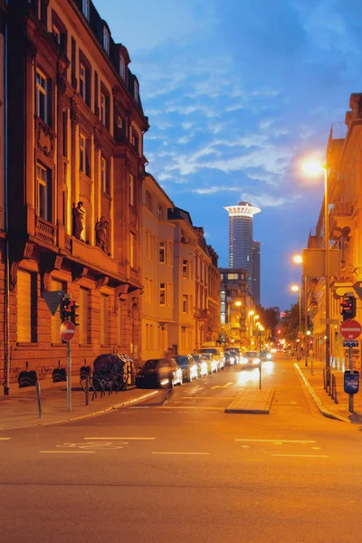 Gece şehir caddede. Frankfurt am Main, Almanya — Stok fotoğraf