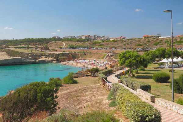 Deniz bay, plaj ve kıyı park. Porto Torres, İtalya