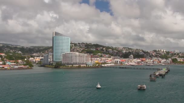 Golf, de pier en de stad. Fort-de-France, Martinique — Stockvideo