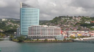 Deniz kıyısında bir şehir. Fort-de-France, martinique