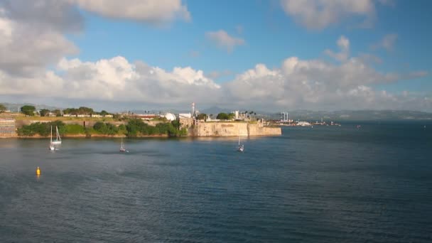 Havet och fästningen Fort Saint-Louis. Fort-de-France, Martinique — Stockvideo