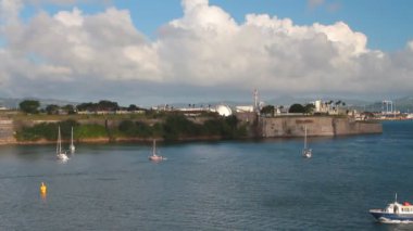 Yolcu tekne Kalesi, Körfez Fort Saint-Louis duvarlar. Fort-de-France, Martinique