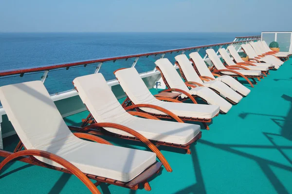 Lounge an Deck des Kreuzfahrtschiffes — Stockfoto