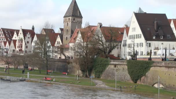 Donau Damm Und Stadt Verteilten Sich Ulm Baden Wruttemberg — Stockvideo