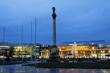 Saray Meydanı Ocak akşam. Stuttgart, Baden Wurttemberg, Almanya