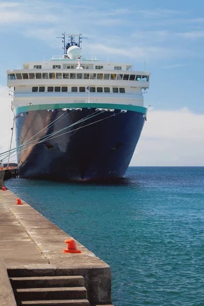 Cruise liner moored to concrete mooring. Kingstown, Saint-Vicent — Stock Photo, Image