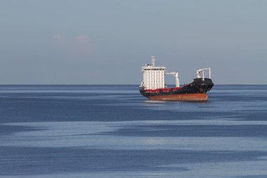 Cargoship yüksek deniz baskında üzerinde. Port Louis, Mauritius