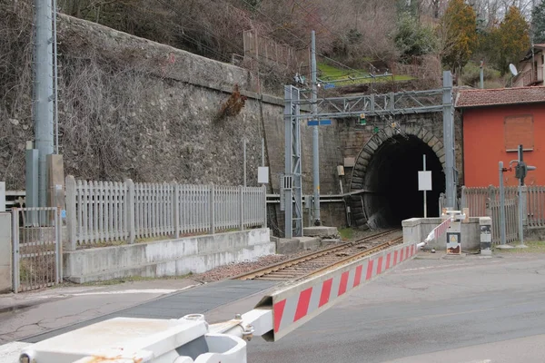 Cruzamento Ferroviário Com Barreira Túnel Riola Bolonha Emília Romanha Itália — Fotografia de Stock