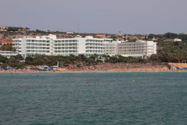 Akdeniz tatil köyü ve plajı. Agia Napa, Kıbrıs
