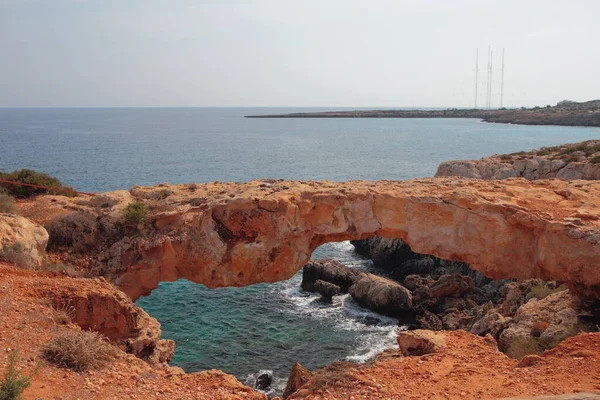 Deniz Kıyısında Taş Kemer Cape Greco Aya Napa Kıbrıs — Stok fotoğraf