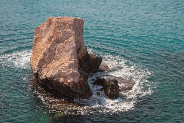 Denizde Taş Gibi Taş Agia Napa Kıbrıs — Stok fotoğraf