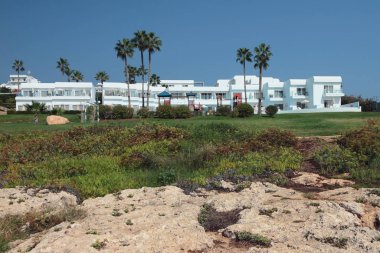 Tepedeki tatil köyü. Agia Napa, Kıbrıs