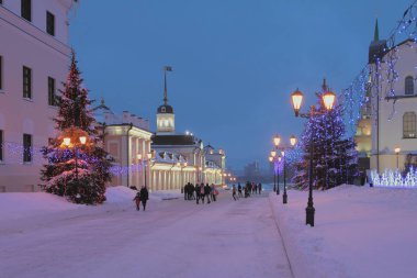 Şehir sokağı, kış gecesi. Kazan, Rusya