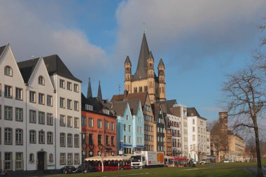 Köln, Almanya - Ocak 07, 2020: Frankenwerft seti üzerindeki evler