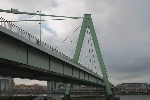 Кабельный Двухпролётный Мост Через Реку Колонья Германия — стоковое фото