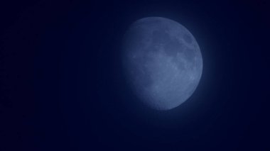 Gökyüzünde Güzel Ay 'la Karanlık Gece