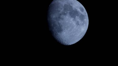 Gökyüzünde Güzel Ay 'la Karanlık Gece