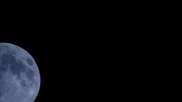 Темна Ніч Чудовим Місяцем Небі — стокове фото