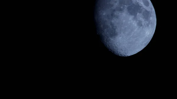 Temná Noc Krásným Měsícem Obloze — Stock fotografie