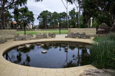 Doğal yapay göl Joondalup Central Park içinde