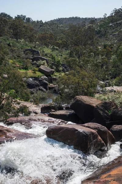 Ein blick auf das Tal des john forrest nationalparks von der spitze der fälle — Stockfoto