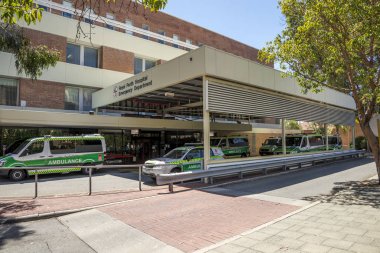 Perth, Batı Avustralya, Kasım 2016: Ambulans araç acil bölümü girişinde Park
