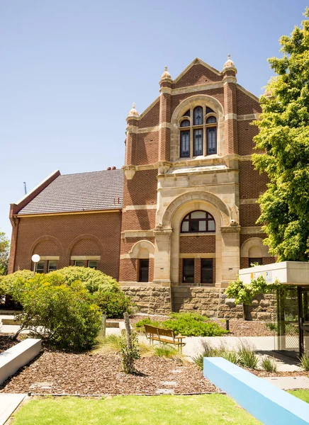 Perth, Australia Occidental, noviembre de 2016: Vista lateral del edificio del Museo de Australia Occidental en Perth — Foto de Stock
