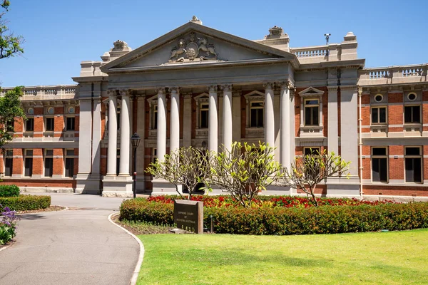 Perth, Australia Occidental, noviembre de 2016: Edificio del patrimonio de la Corte Suprema en la ciudad de Perth — Foto de Stock