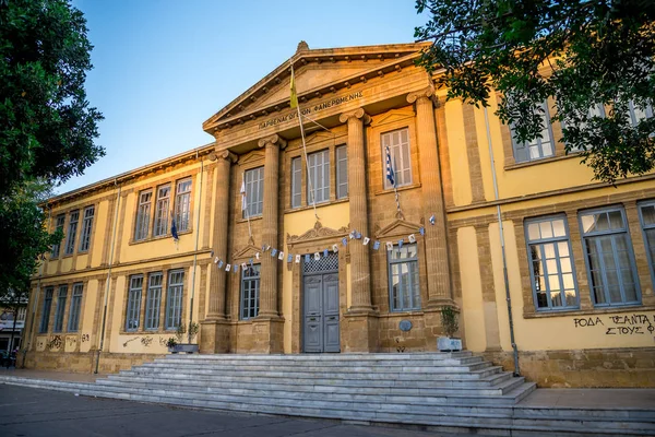 Uma fachada da escola Faneromeni no centro histórico da cidade de Nicósia — Fotografia de Stock