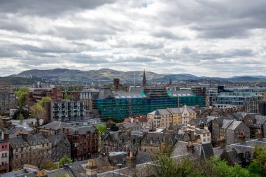 Edinburgh şehir güneyinde bir görünümüne Kale duvarından