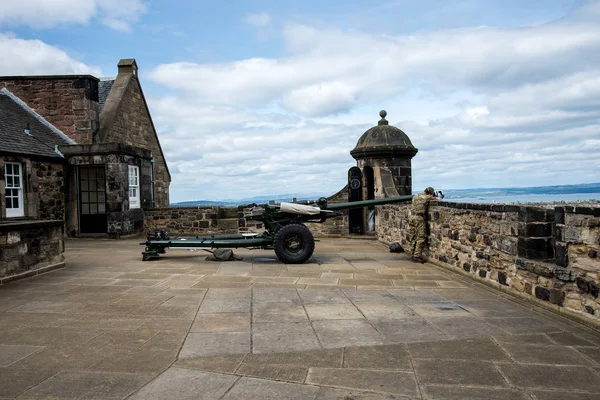 Навідника очищення перша година пістолет в Единбурзький замок — стокове фото