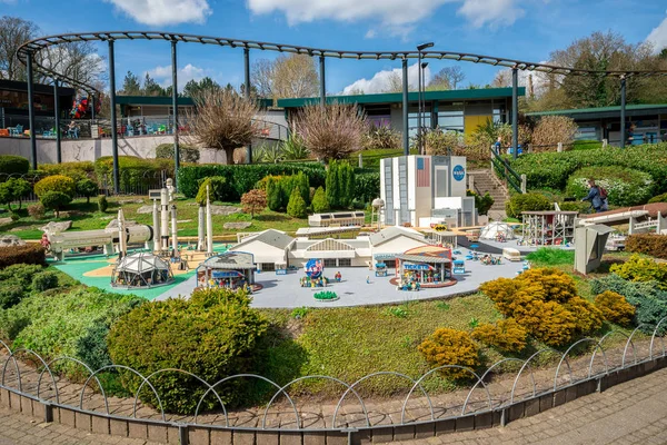 Windsor, İngiltere, Nisan 2017: Legoland rüzgarlar görüntülenen NASA'ın Kennedy Uzay Merkezi Lego modeli
